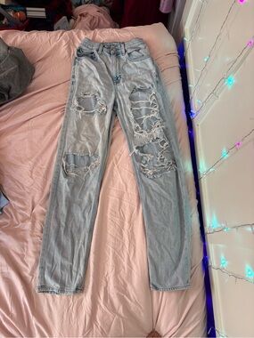American Eagle Outfitters Light Blue Distressed Boyfriend Jeans